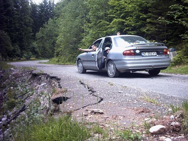 drum-durau-izvorul-muntelui-inchis circulatiei publice1